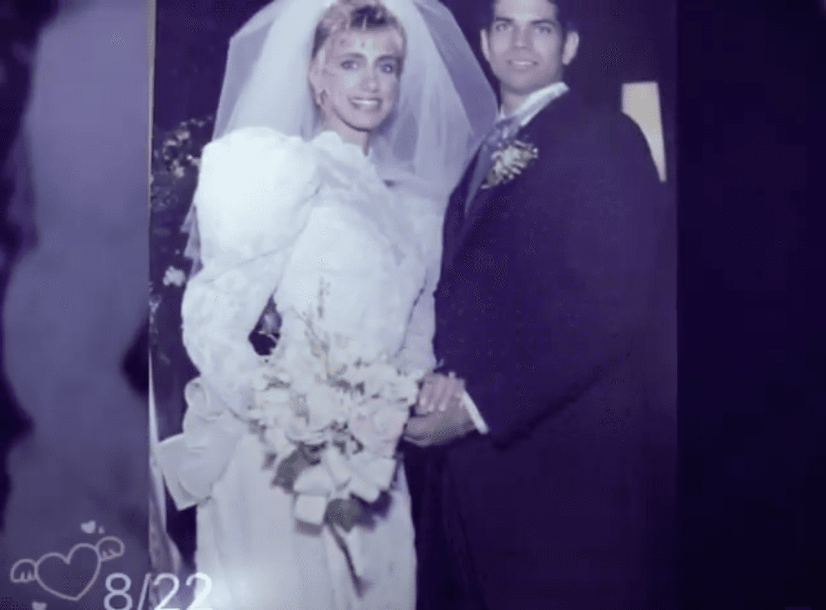 Estefan comunicó que, después de la muerte de su madre, este es uno de los momentos más dolorosos de su vida pues tan solo en agosto de este año se encontraba celebrando 25 años de casada con el hombre que conoció cuando era conductora del programa ‘Sábado Gigante’.