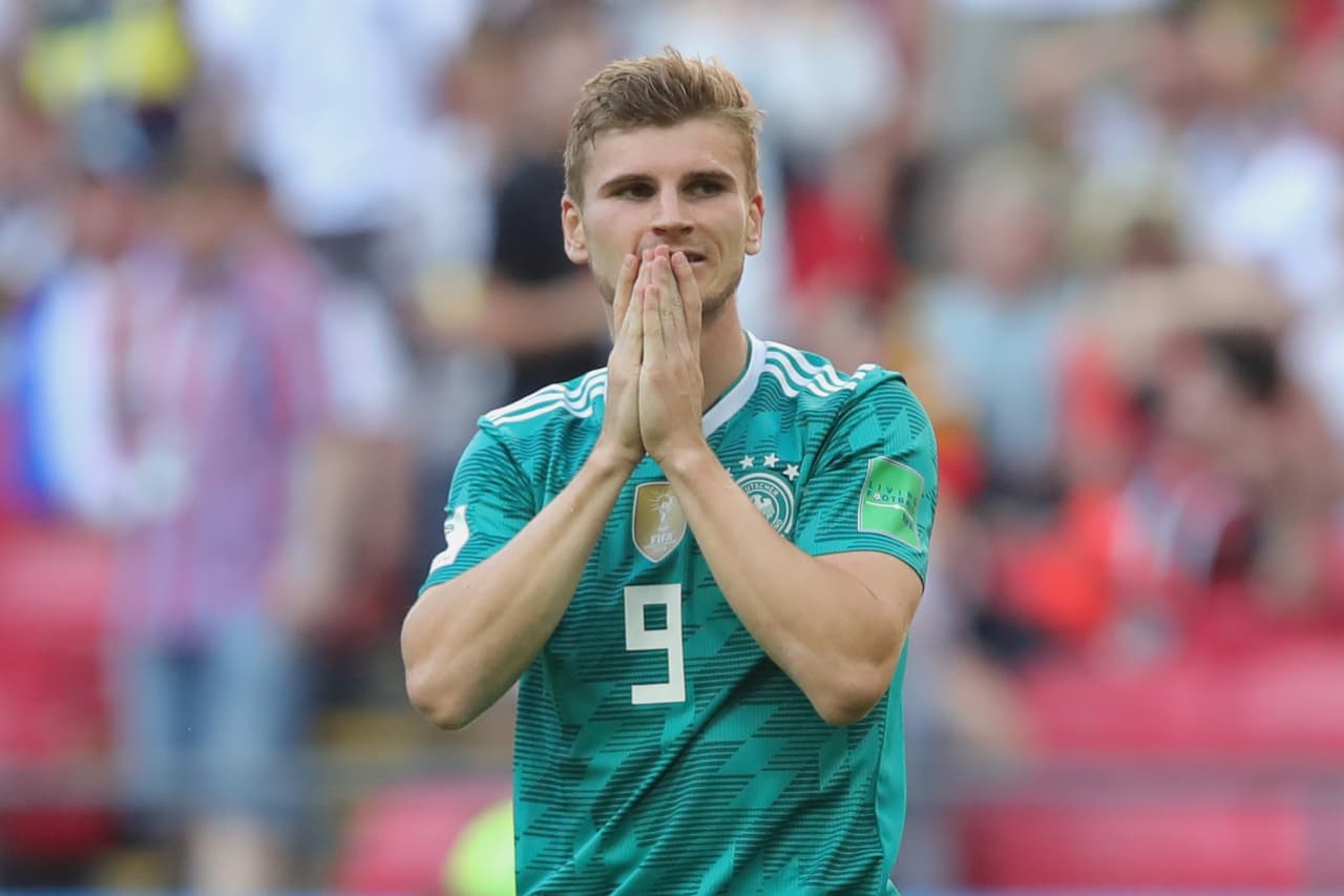 Delantero: Timo Werner (Alemania) - Sin duda le quedó grande ser el '9' de la selección teutona. Tuvo suficientes oportunidades para marcar por lo menos un gol, pero su puntería falló. Decepcionante.