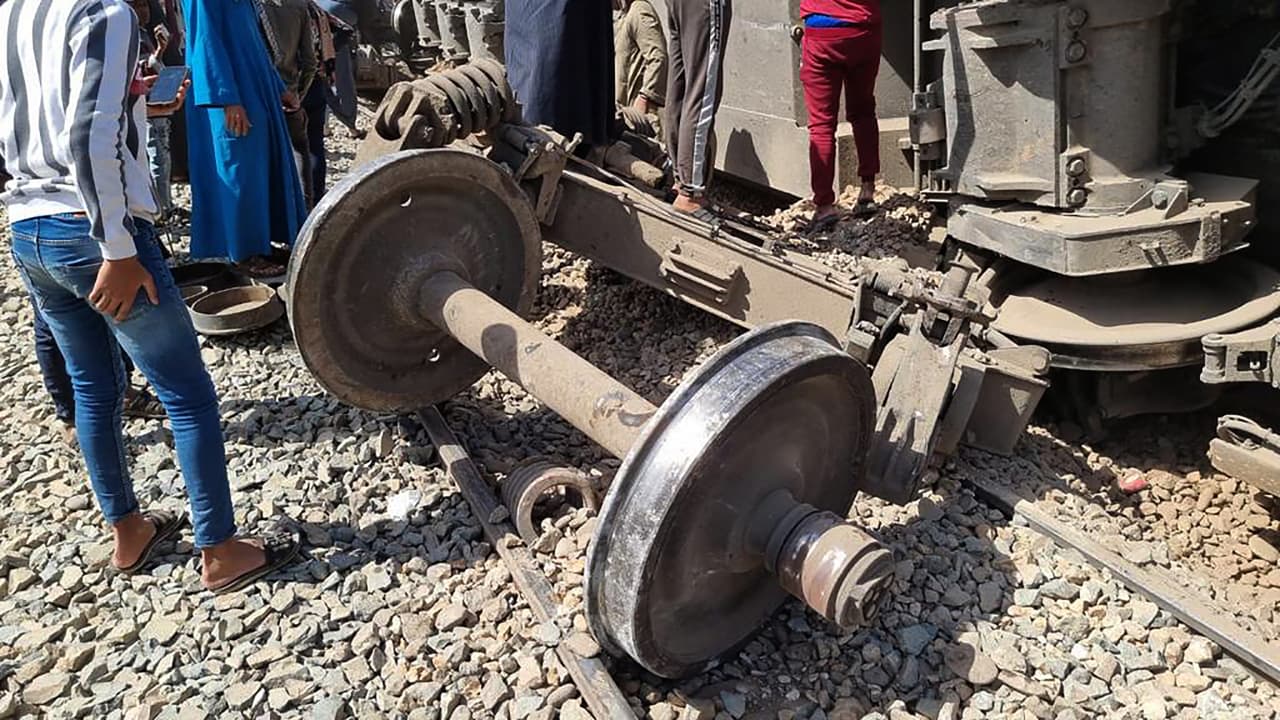 "Treinta y dos ciudadanos murieron y 66 resultaron heridos en la colisión de dos trenes en Tahta, en la gobernación de Sohag", según un comunicado del ministerio citado por AFP.
