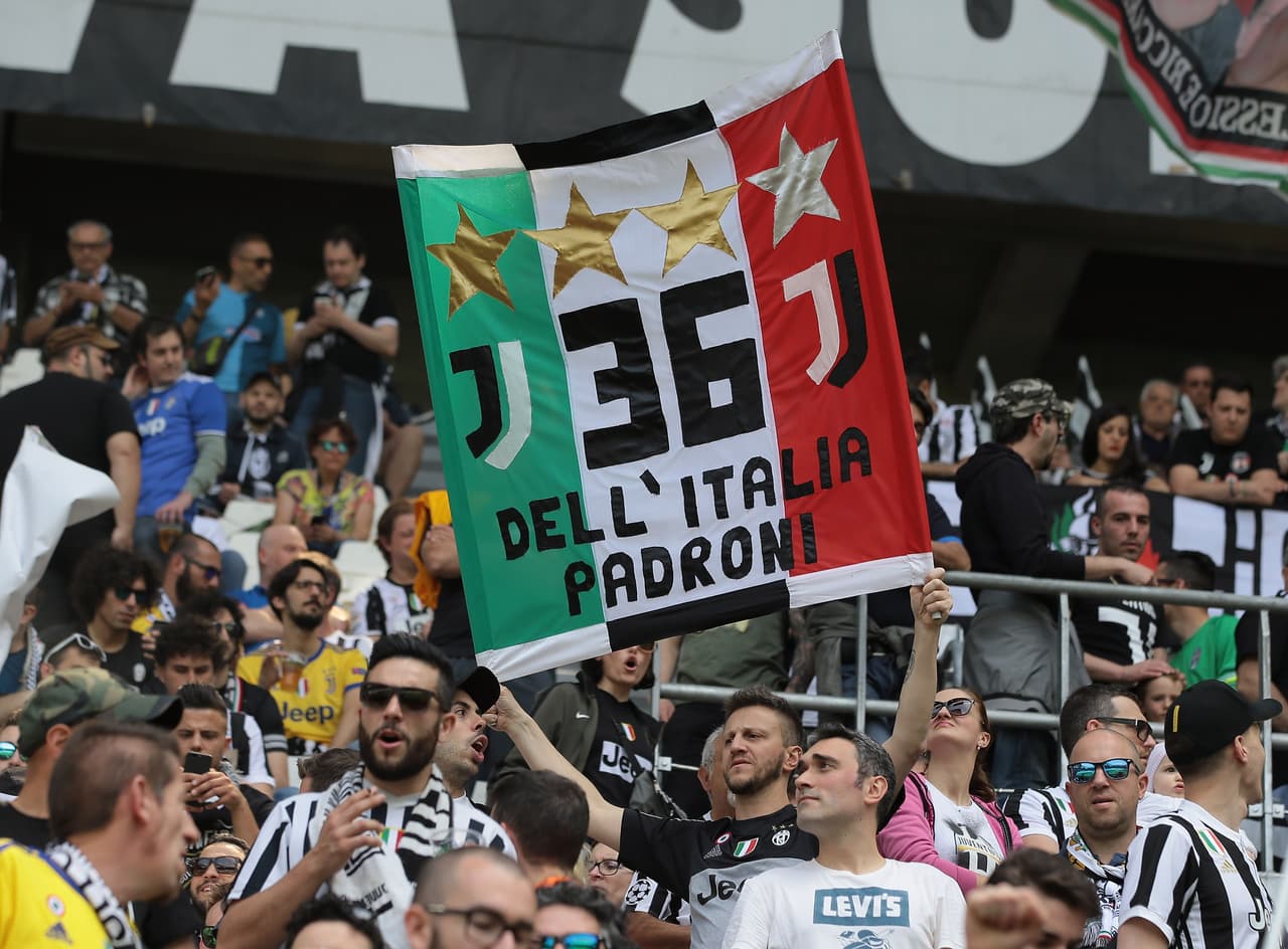 Las pancartas en las tribunas estuvieron a la orden del día en la despedida de Buffon, algunas en celebración del título.