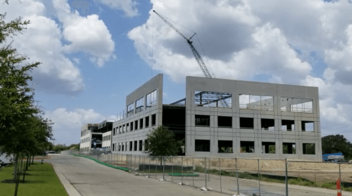 Hombre muere tras caer de edificio en construcción mientras laboraba