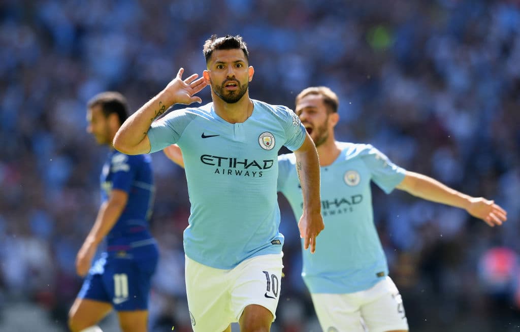 Sergio 'Kun' Agüero y su inicio goleador de temporada le dieron el triunfo y el título al Manchester City en su primer juego oficial.