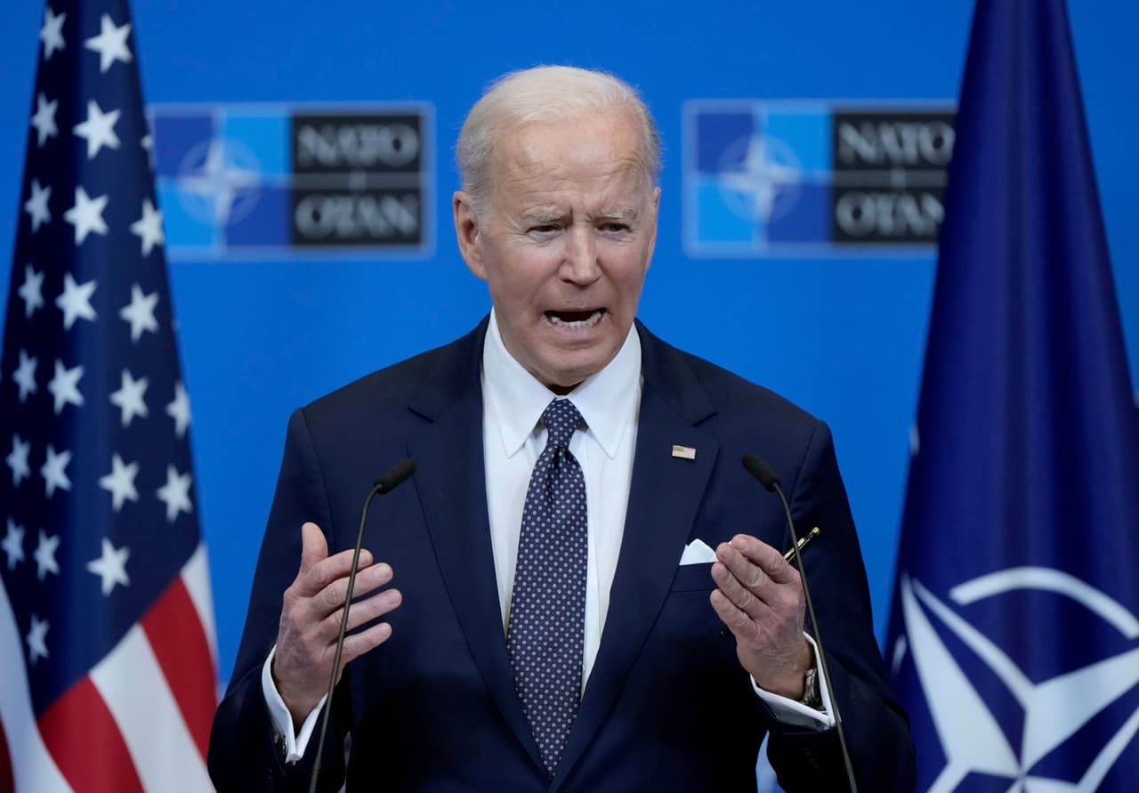 Biden habla a la prensa tras la reunión extraordinaria de la OTAN en Bruselas.