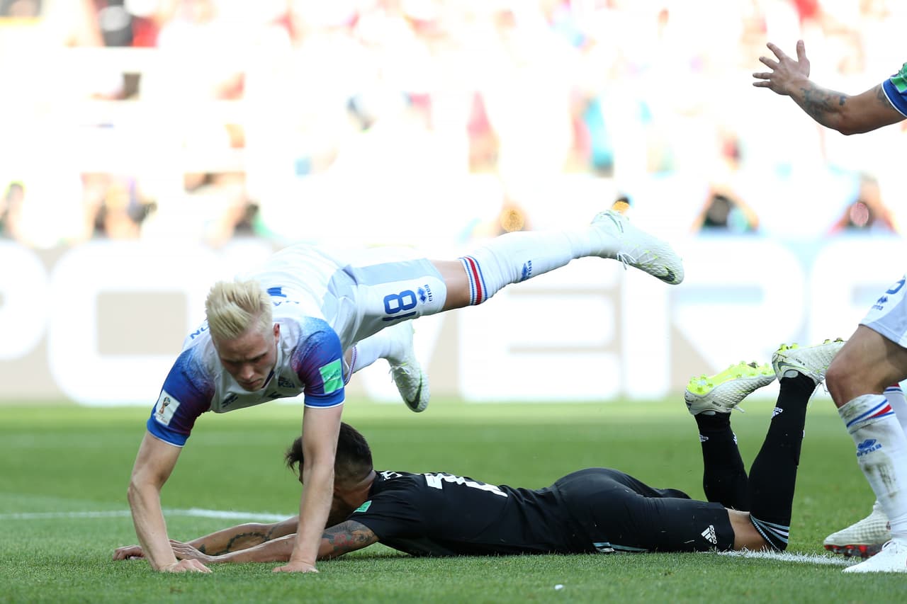 Al minuto 19 del egundo tiempo, una falta contra Maximiliano Mesa generó la sanción de un penalti a favor de Argenrtina.