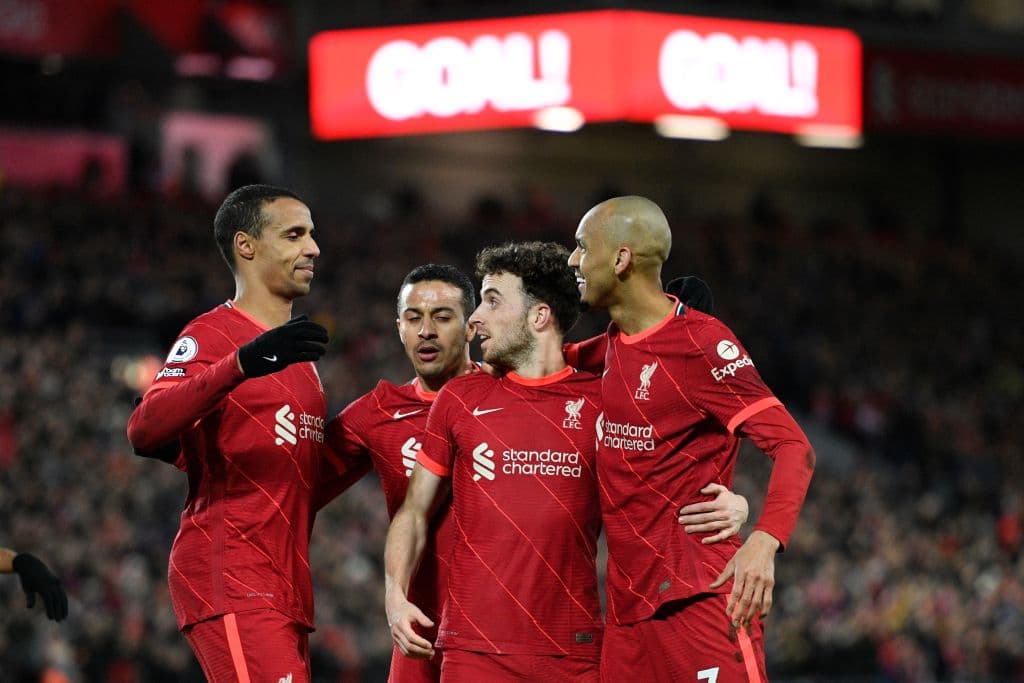 Liverpool derrota 2-0 al Leicester City con doblete de Diogo Jota en Anfield. El colombiano Luis Díaz salió como titular para enfrentar a los Foxes.