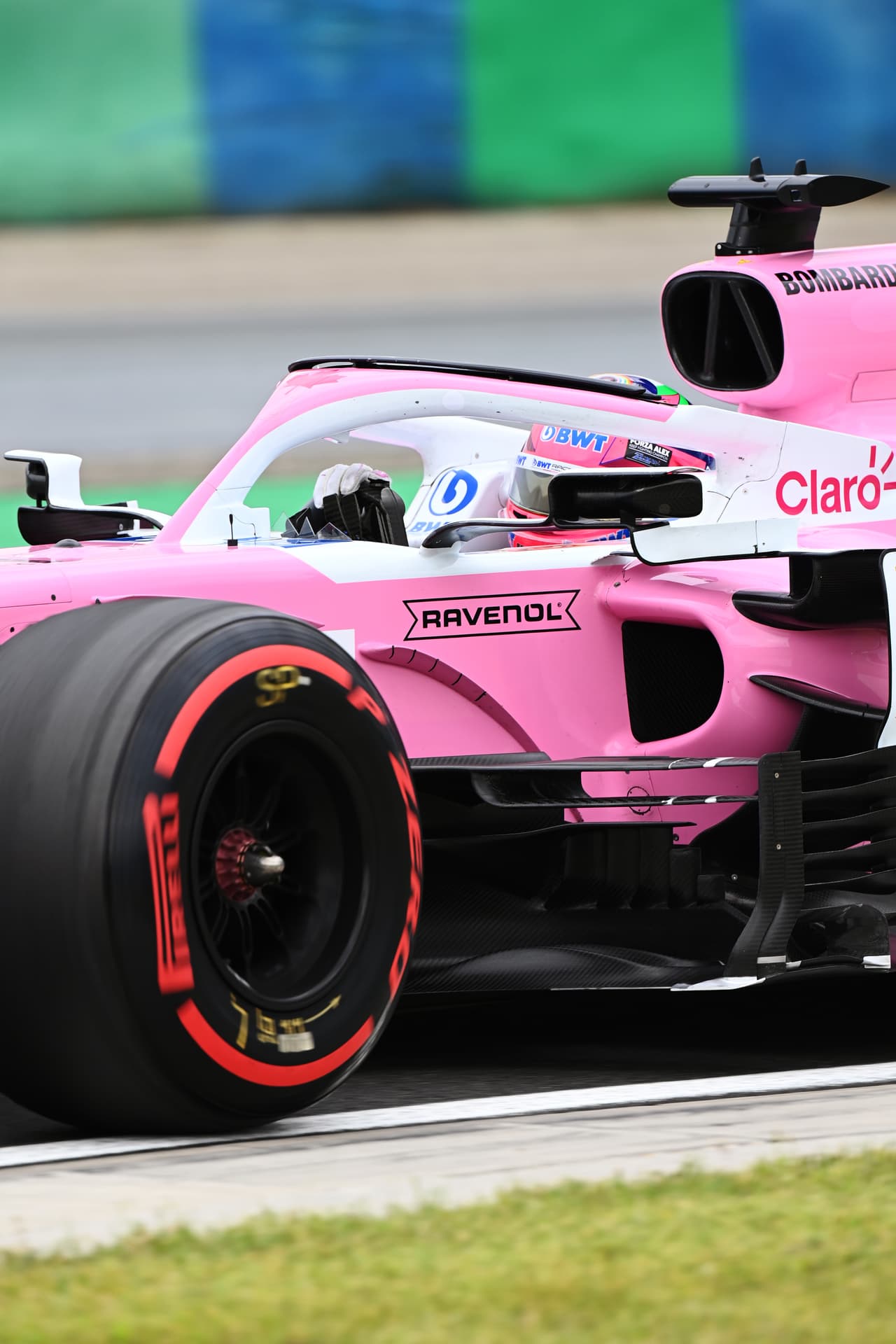 Lewis Hamilton arrancará en la primera posición; Valtteri Bottas, Lances Stroll, Sergio Pérez, Sebastian Vettel, Charles Leclerc, Max Verstappen, Lando Norris, Carlos Sainz y Pierre Gasly completan las primeras diez posiciones al arranque.