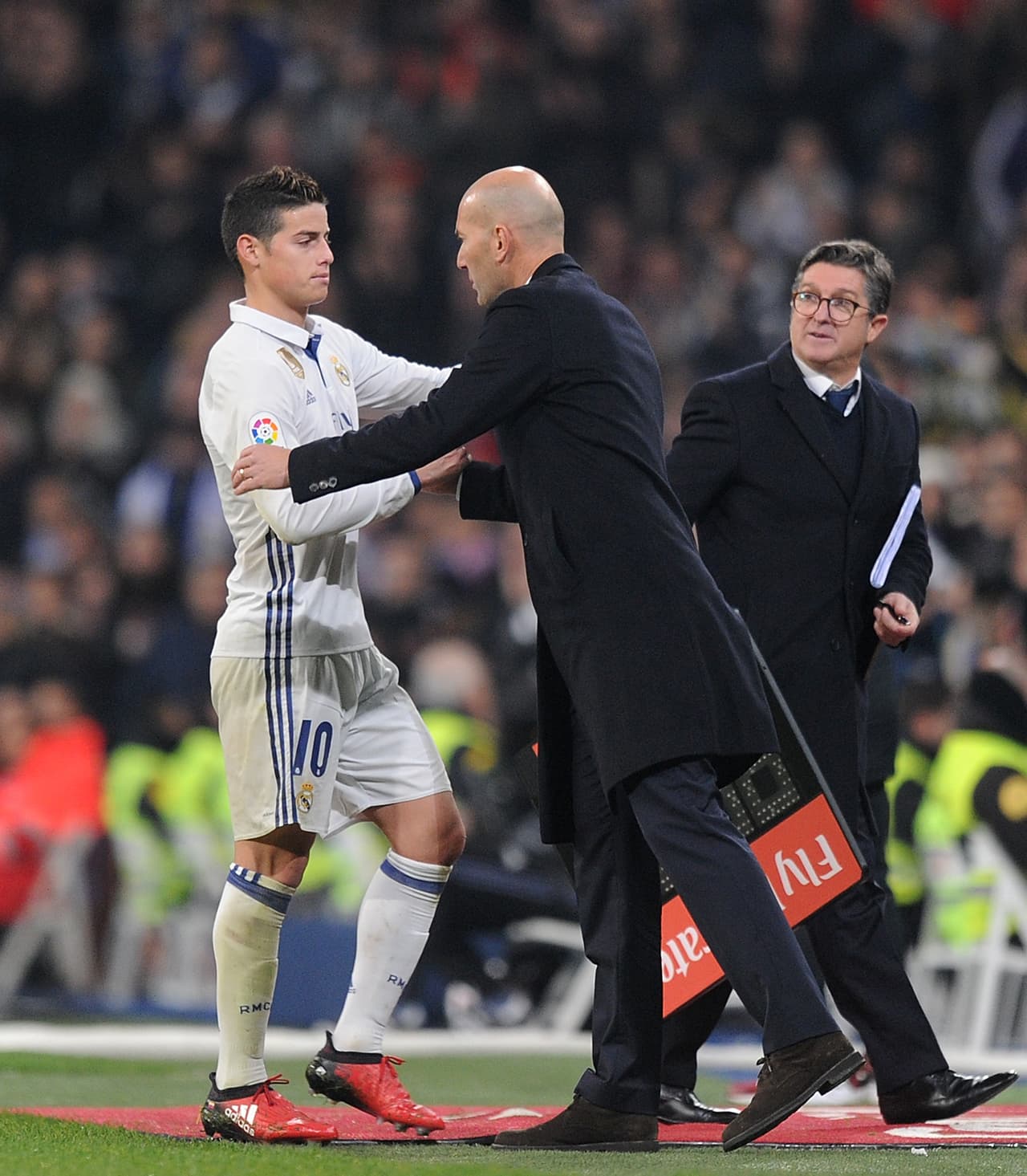 La gran polémica para Zidane ha estado en la regularidad que le da al colombiano James Rodríguez con el equipo titular. El volante ha tenido un gran rendimiento en los pocos minutos que le ha dado el francés.