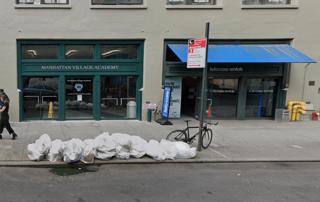 En cuarta posición está la escuela Manhattan Village Academy, ubicada en 43 West 22 Street, con 69 accidentes, que provocaron la muerte de una persona y dejaron heridos a 40 peatones y a 30 ciclistas.