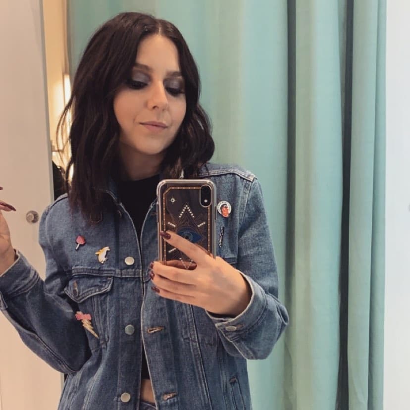 El proyecto contará la historia de Bárbara, una mujer exitosa y dueña de una boutique, quien vive entre lujos hasta que su esposo la culpa de liderar una red de falsificación especializada en moda.
<br>