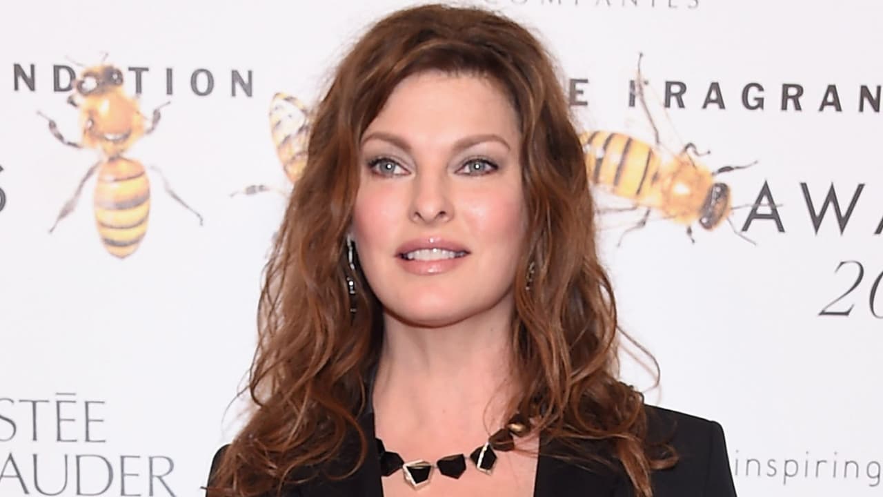 Linda Evangelista dice que "no se esconderá nunca más" tras ser "desfigurada" por un tratamiento estético