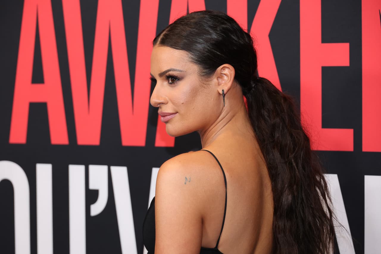 Sin embargo, la actriz se rehusó a someterse a dicho tratamiento estético y, actualmente, “ama” este rasgo porque le recuerda a su padre.