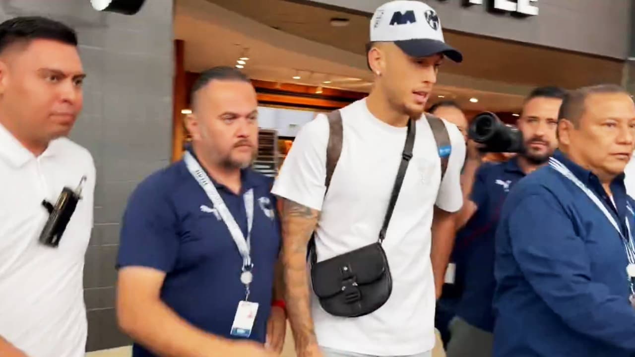 Lucas Ocampos está en Monterrey y Tecatito ya le dio la bienvenida