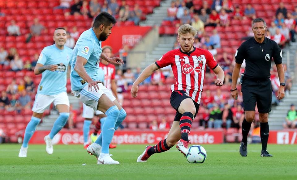 Néstor Araújo: el debut del defensa, ex Santos Laguna, con el Celta de Vigo en La Liga será este sábado cuando reciban en Balaídos al Espanyol. El mexicano ha jugado varios partidos de la pretemporada y tiene buenas opciones de ser titular en el equipo de Antonio Mohammed.
