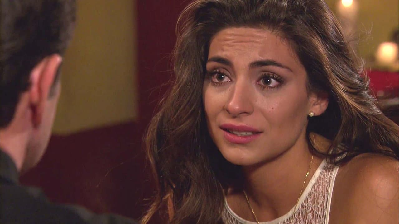 Pero Verónica ya sospecha que algo trae contra ella. ¿Lo atrapará?