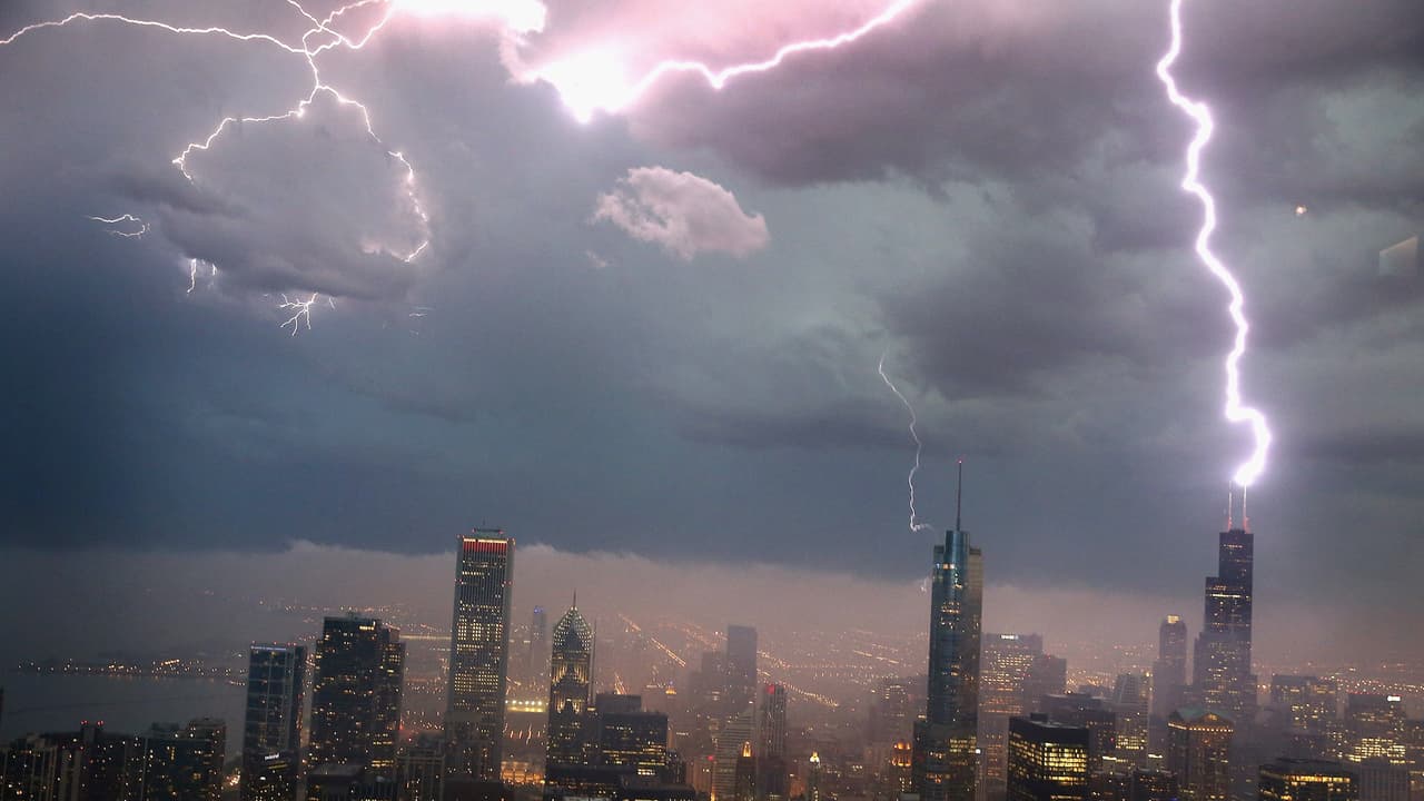 Emiten alerta por tormentas eléctricas severas, vientos intensos, lluvia y tornados en Illinois