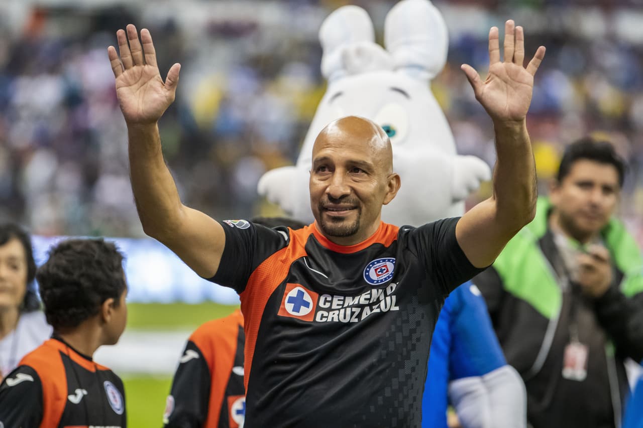 Así fue la última vez del 'Conejo' Pérez en el Azteca. Emotivo homenaje.