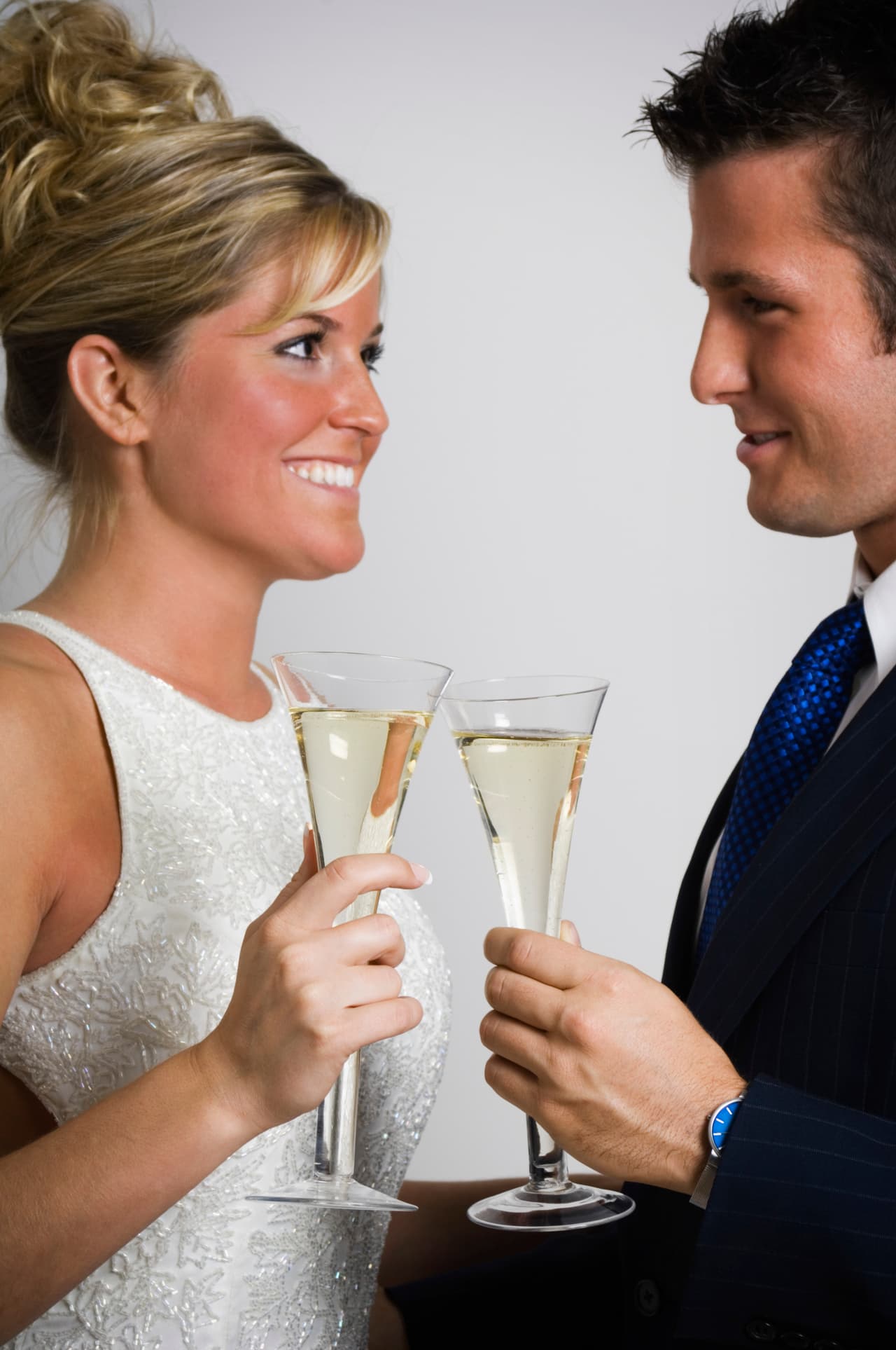 El novilunio, o sea, la Luna nueva del 13 tendrá lugar en Libra lo cual implica un giro notable en tus planes pues cambiarás lo que hasta ahora simplemente habías dejado apartado y no te había interesado en lo absoluto, tanto en el amor, como en los negocios.