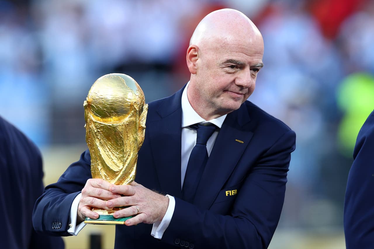 La investigación que podría derivarse del caso tendría una ruta internacional. Estados Unidos podría facilitar la obtención de documentos y testimonios de entidades vinculadas con la FIFA, mientras que una eventual denuncia penal sería presentada y analizada en Suiza. Por ahora, UEFA busca reunir información para determinar si existen elementos que justifiquen avanzar contra Infantino más adelante.