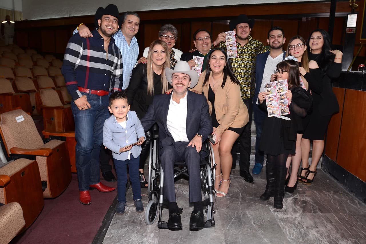 'El Gallo' agregó: "A quien le deben reclamar es a la albacea. Gabriela y Valeria ya recibieron una gran cantidad de dinero en cuestion de regalías, que mi madre se las cedió a ellas, porque ellas se las merecían".