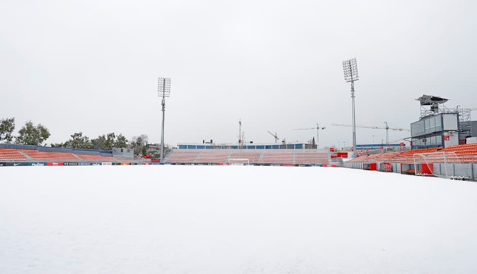 El Atlético de Madrid preparó su encuentro ante el Athletic de Bilbao en el gimnasio. Así amaneció la cancha de la Ciudad Deportiva.
