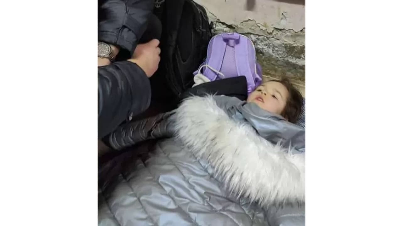 Ksenia Lunova, la mamá ucraniana que juega con su hija para disfrazar la guerra Rusia-Ucrania