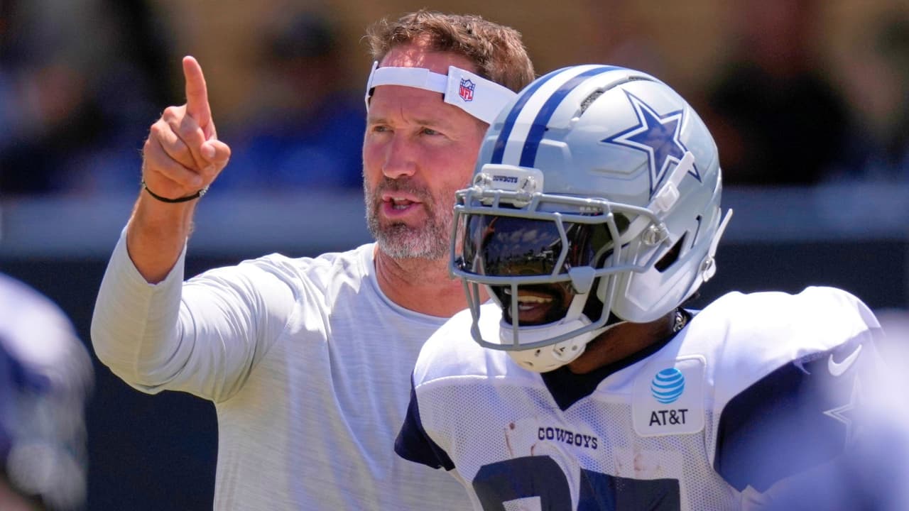 <b>Dos tardes para ver de cerca a los vaqueros </b>
<br>Después de calentar motores en California, los Dallas Cowboys regresan a casa para abrir su campamento de entrenamiento 2025 al público, justo en su fortaleza:
<a href="https://share.google/hXatgvH6Hi9h7uNi9" target="_blank">el Ford Center at The Star, en Frisco</a>. Son solo dos días, pero suficiente para
<b>ver a los jugadores sudar la camiseta, a los coaches gritar estrategias y a todo el universo Cowboy en modo temporada.</b>