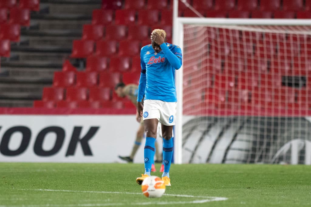 El Napoli no puede ante la escuadra española de Granada y pierde 0-2 en los dieciseisavos de la UEFA Europa League. Las anotaciones por parte de los rojiblancos fueron por parte de Yangel Herrera y Kenedi, uno tras otro. El mexicano Hirving Lozano no tuvo participación por lesión.