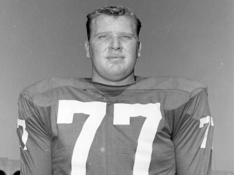 Una lesión en la rodilla lo marginó de desempeñsarse en su principal sueño y se vio obligado a buscar otra alternativa. A pesar de lo que pudo representar para él, no desistió y encontró otro método para mantenerse activo en el medio.