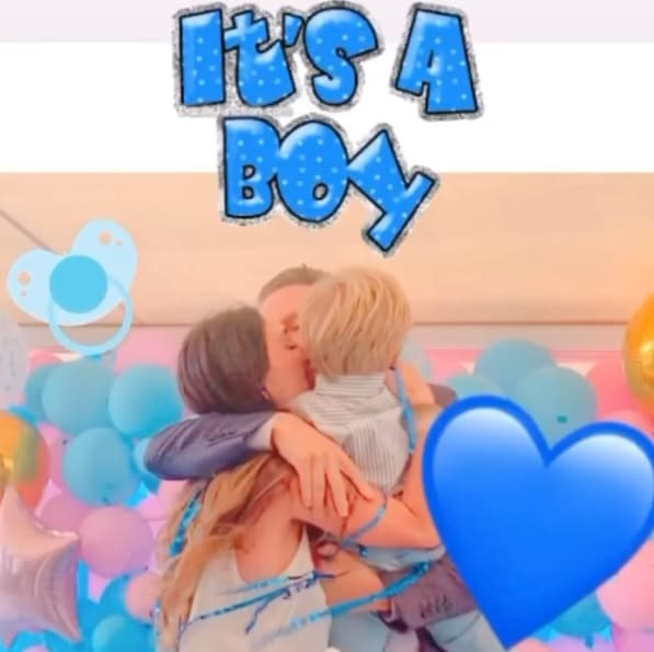 También se le preguntó si en algún momento Anahí se presentará ante la prensa ahora que está
<b><a href="https://www.univision.com/famosos/anahi-confirma-que-esta-embarazada-por-segunda-vez-fotos" target="_blank">embarazada por segunda ocasión</a></b>: "Esa es una decisión personal de ella. Yo
<b>no tengo ningún inconveniente</b> con lo que ella desee realizar".