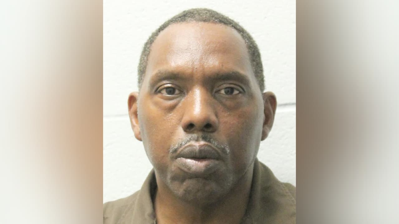 Frederick Earl Wiltz, es buscado por rapto agravado y robo con intento de cometer otra felonía.