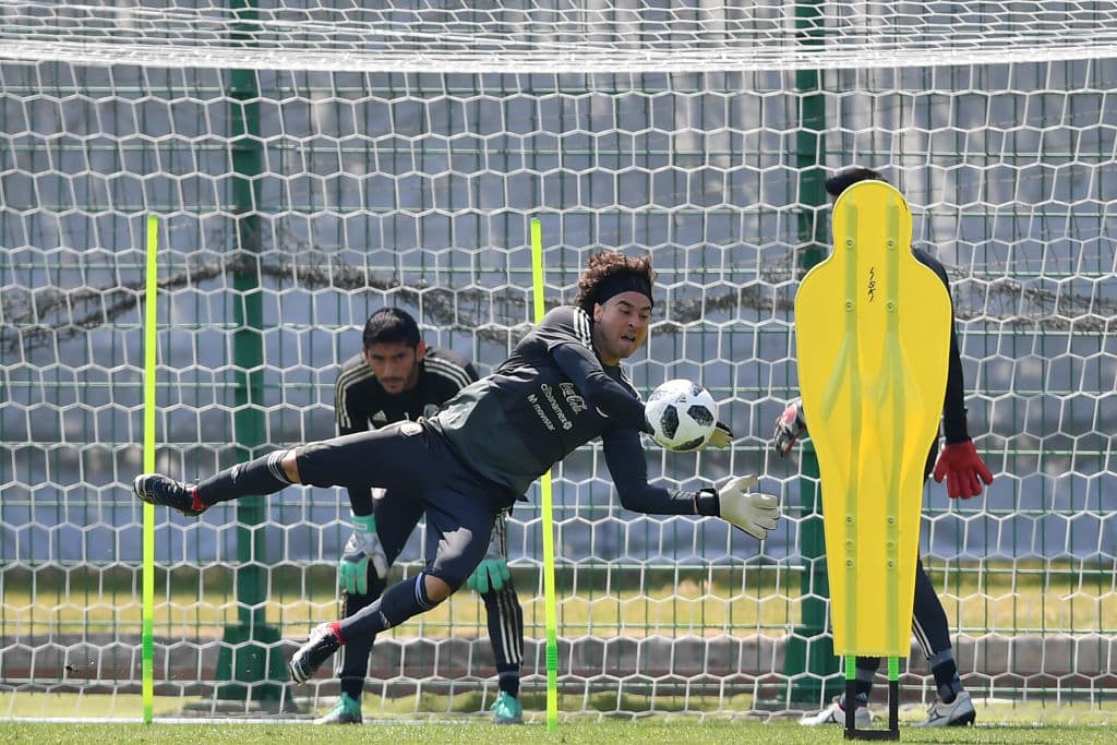 Uno de los jugadores que fue protagonista en el partido de hace cuatro años con el empate sin goles contra Brasil fue el arquero Guillermo Ochoa, también de buena actuación en Rusia 2018.