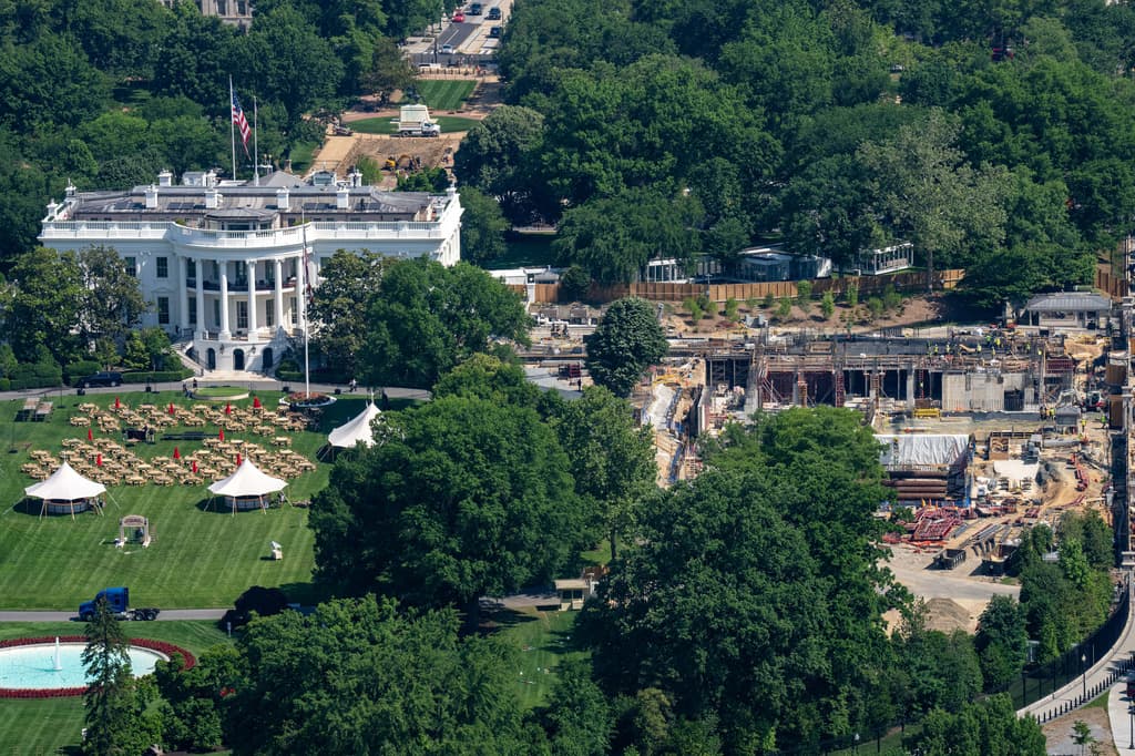 Continúan los trabajos de construcción del salón de baile de la Casa Blanca, el martes 19 de mayo de 2026, en Washington, donde antes se encontraba el Ala Este.