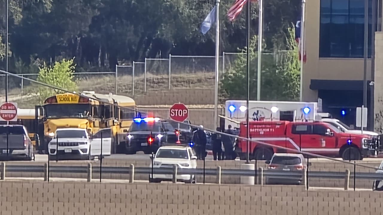 Revelan tipo de arma y posible motivo que llevó a un adolescente a dispararle a su maestra en clase