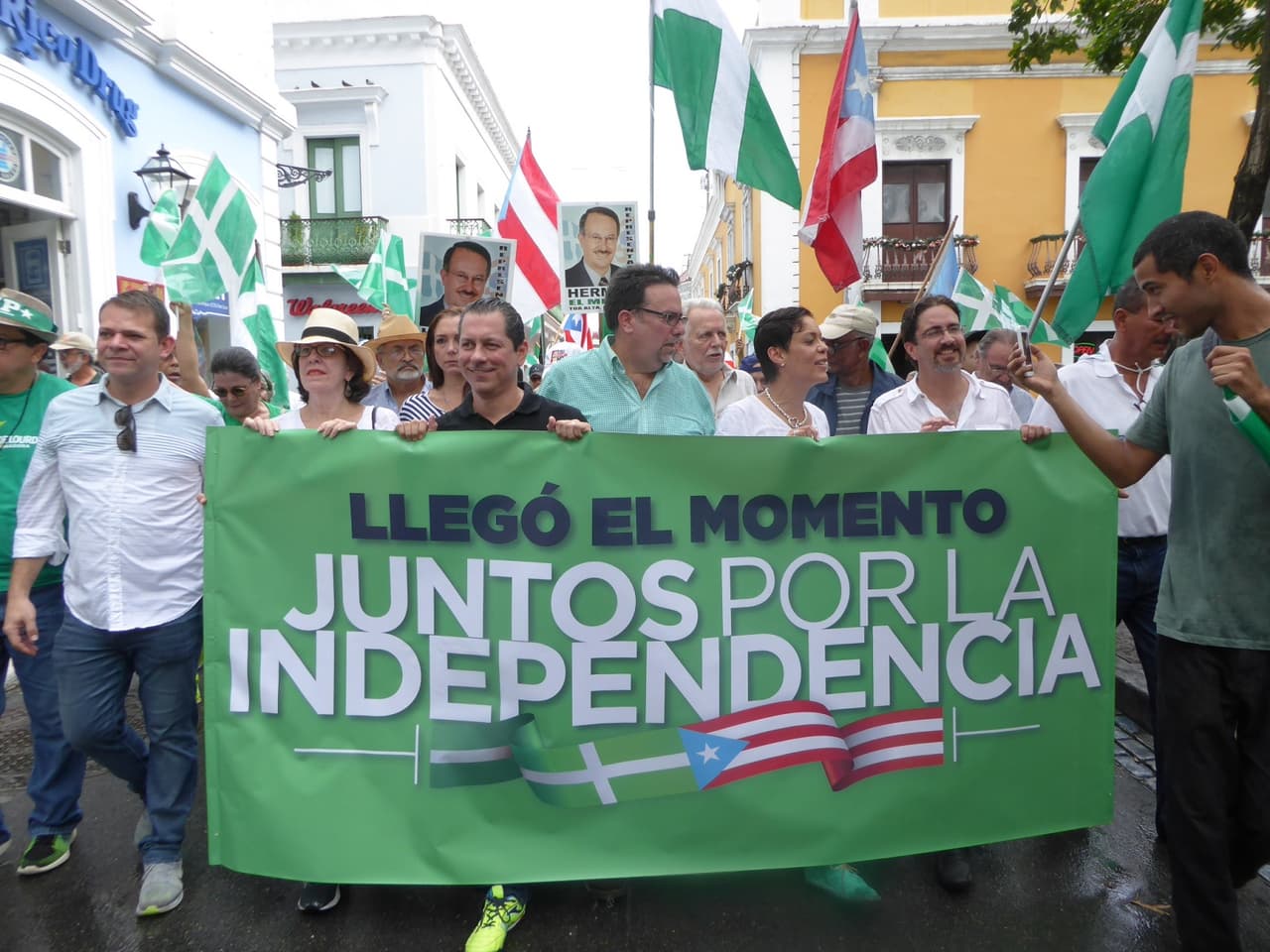 Santiago, quien ocupa una banca en el Senado de Puerto Rico, insistió en la necesidad de avanzar hacia el futuro asumiendo el control del país para transformarlo en uno de progreso.