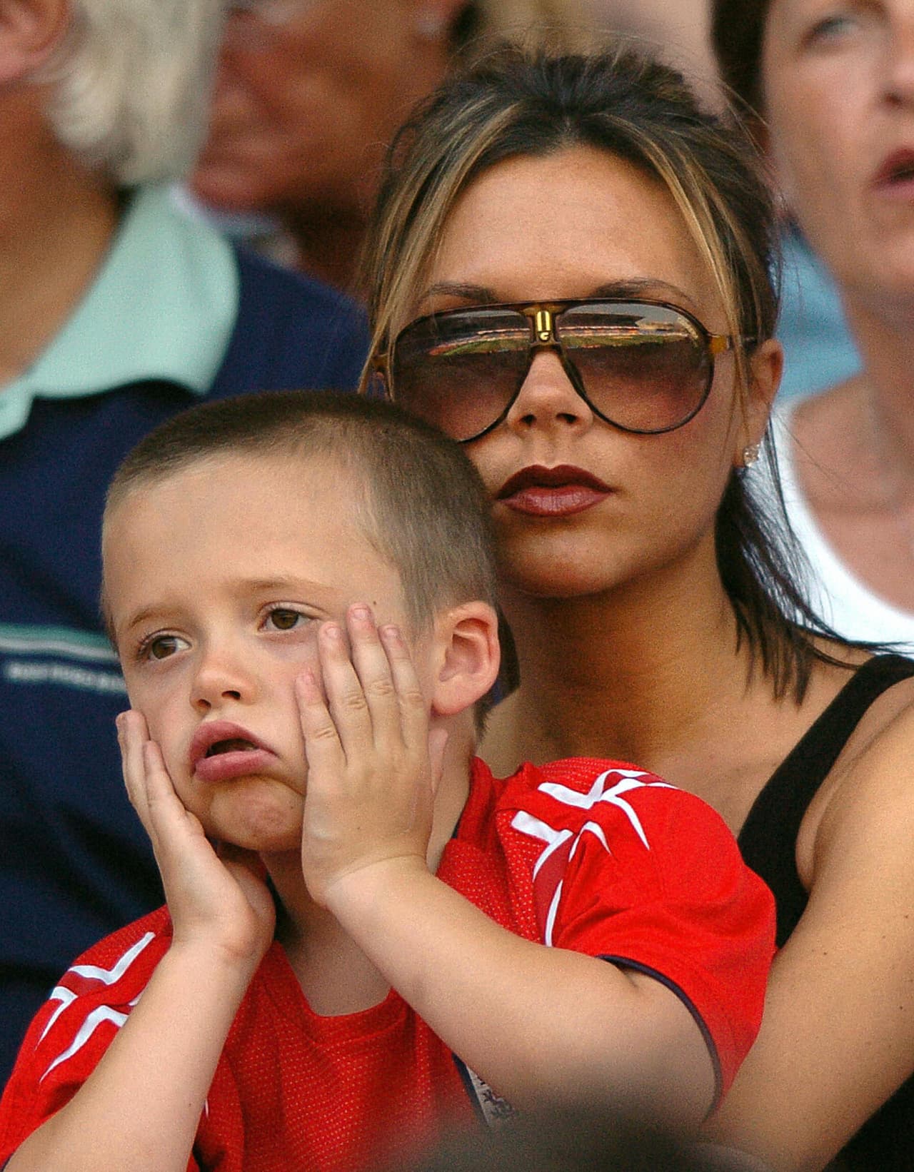 Un año más tarde, las celebridades anunciaron su compromiso y en 1999, unos meses antes de darse el “sí, acepto”, se convirtieron en padres de su primer hijo: Brooklyn Beckham.