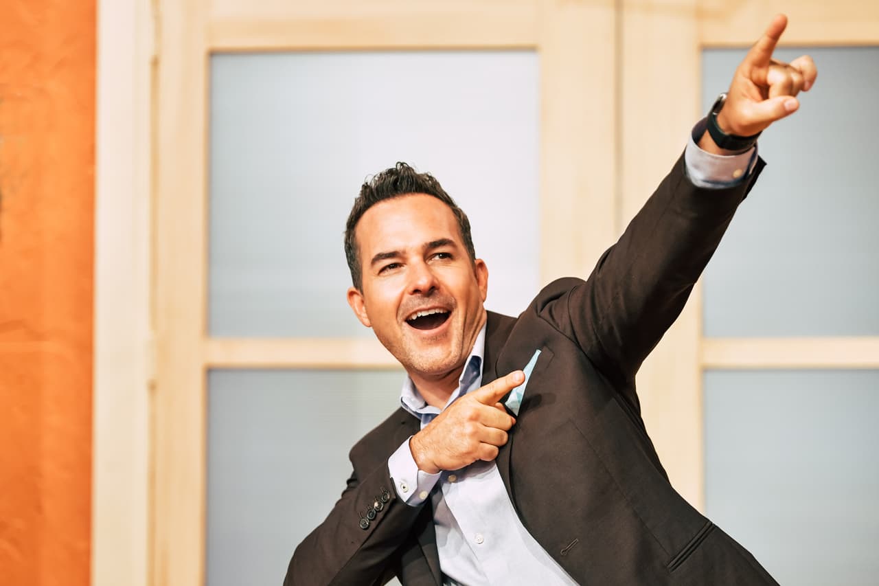 Carlitos cumple un año más de vida y está decidido a que sea muy especial.