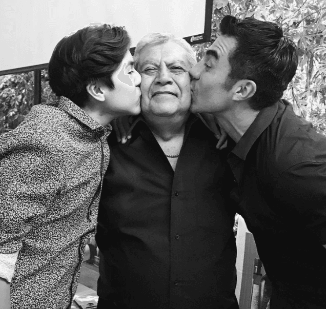 En distintas ocasiones,
<b> Adrián Uribe</b> mostró el amor por su padre en redes sociales, en especial cada Día del Padre, tal como lo hizo cuando publicó esta fotografía junto a él.
<br>