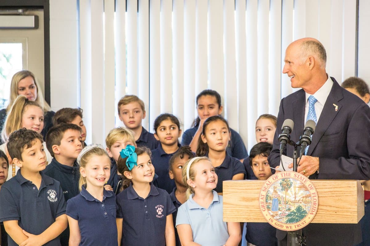 Rick Scott viaja a Tampa para impulsar el presupuesto estatal más grande desde 2011