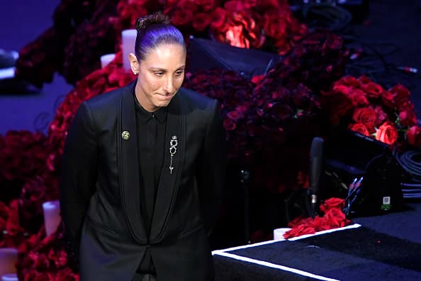 Diana Taurasi, conocida como la Mamba Blanca elogió a Kobe y Gianna, explicó cómo el baloncesto los unió de una forma poderoza y cómo el legado que Gigi dejó para las futuras generaciones de mujeres atletas del baloncesto.