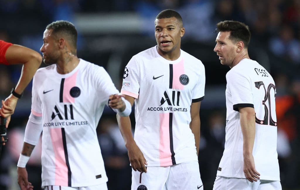 Paris Saint-Germain empata 1-1 ante Club Brujas durante la primera jornada de la fase de Grupos en la UEFA Champions League. El primer tanto cayó por parte del equipo parisino y fue Ander Herrera quien anotó al minuto 15’, pero minutos después Hans Vanaken empató el partido al minuto 27’.