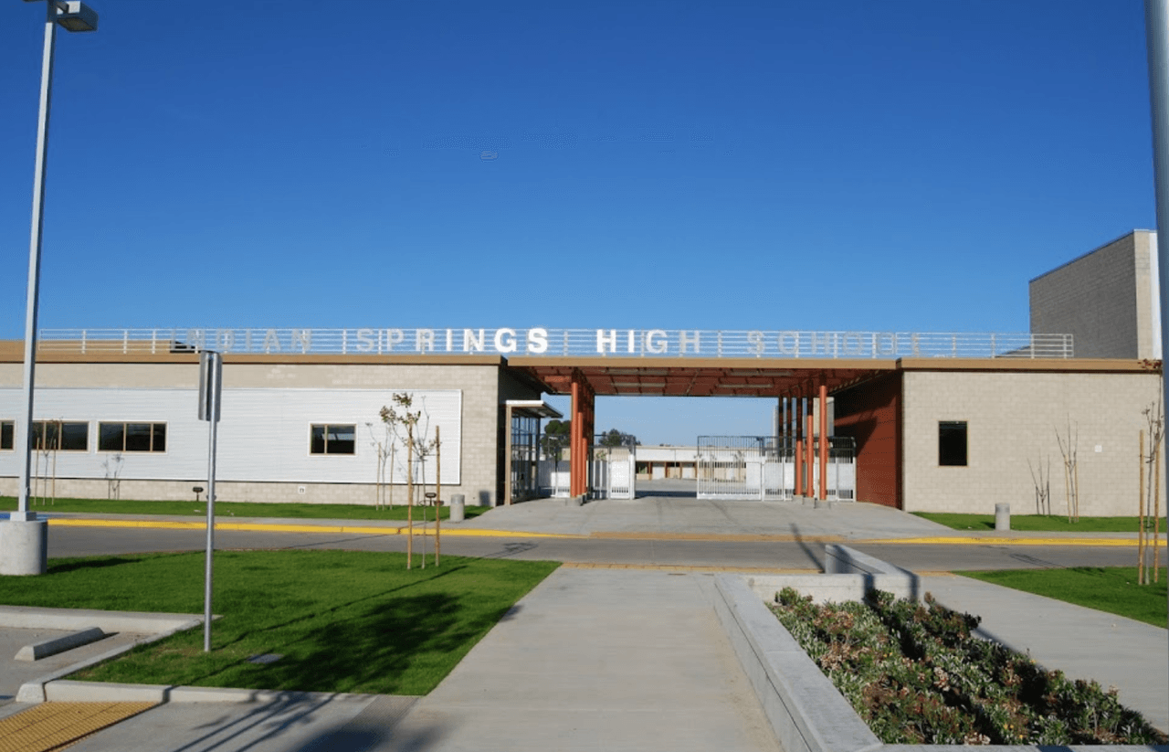 <b>Indian Springs High School</b>
<br>Dirección: 650 North Del Rosa Drive, San Bernardino, CA 92410
<br>
