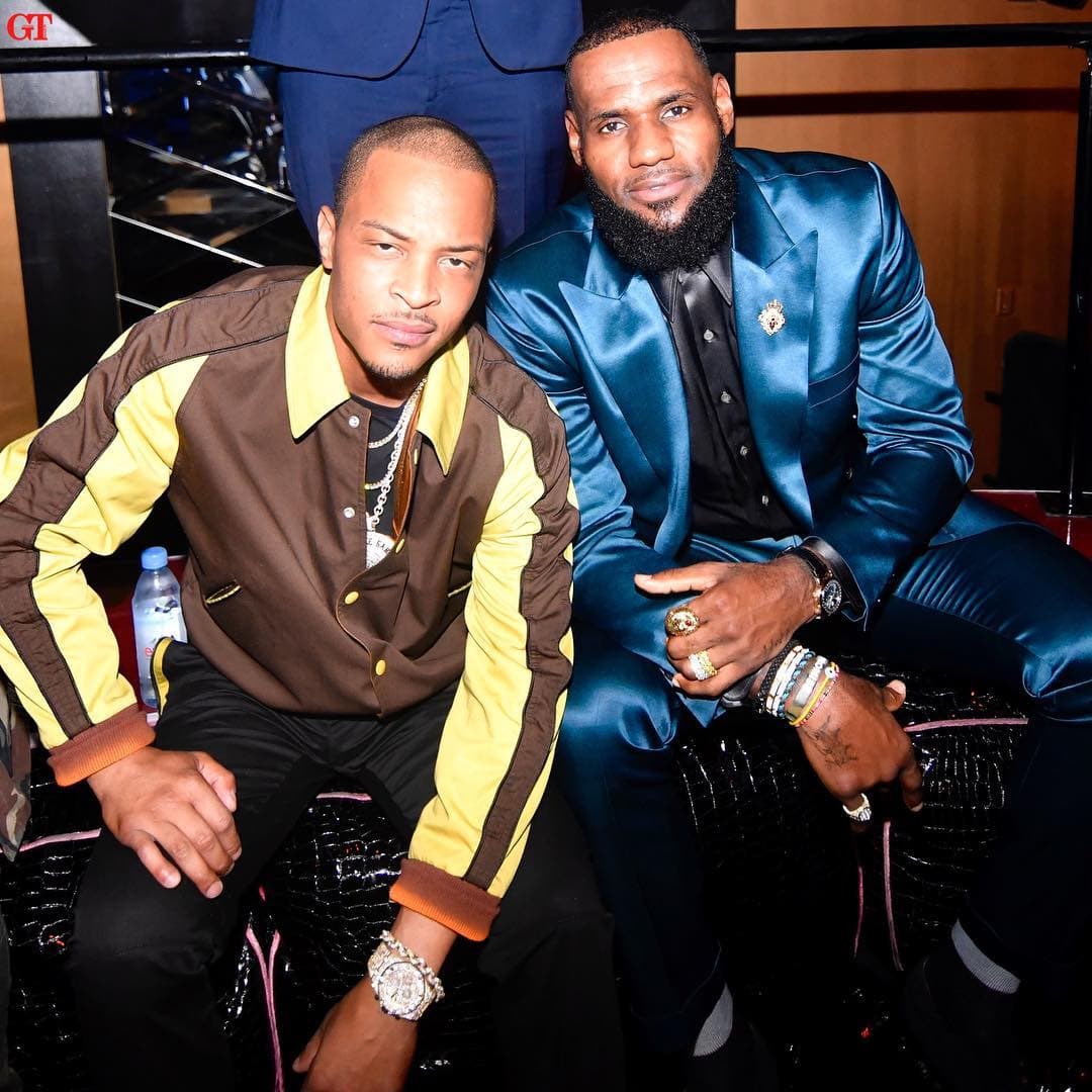 El rapero T.I. fue otro de los famosos en asisistencia.