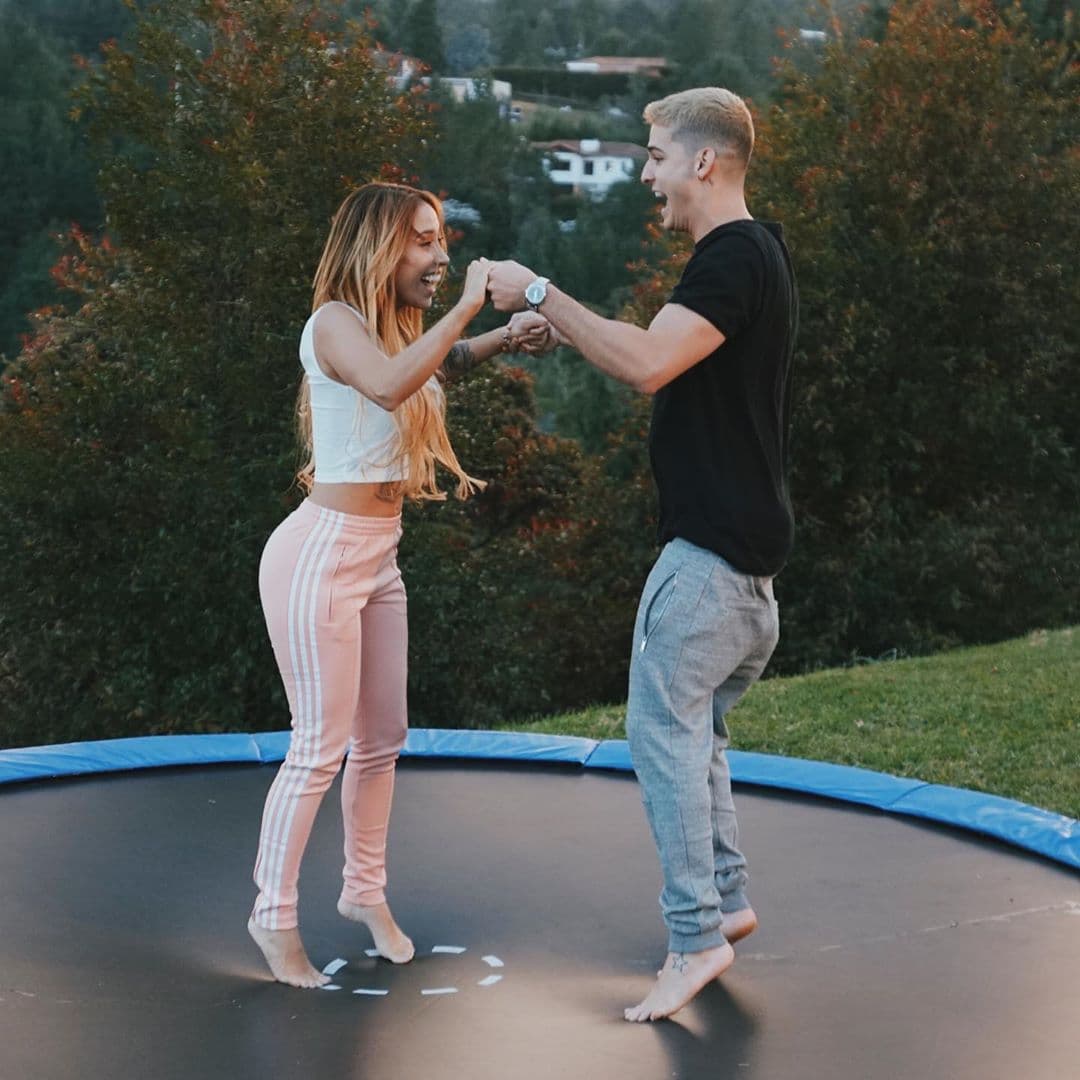 Además de la letra de la canción,
<b><a href="https://www.instagram.com/luisafernandaw/">Luisa Fernanda W compartió en su cuenta de Instagram</a> </b>un tuit de su pareja, escrito en julio del año pasado, donde le hacia una promesa de amor, para cuando él no estuviera.