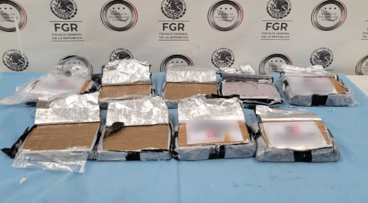 Decomiso de cocaínaacocaína y fentanilo comprimido por la Fiscalía General de la República de México.