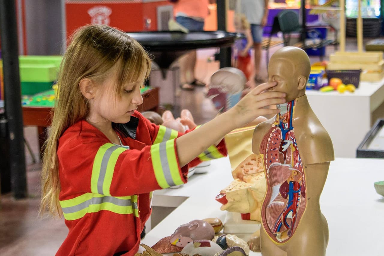 Fresno Discovery Center toma en cuenta la necesidad de las personas de aprender a través de interacciones concretas.
<br>