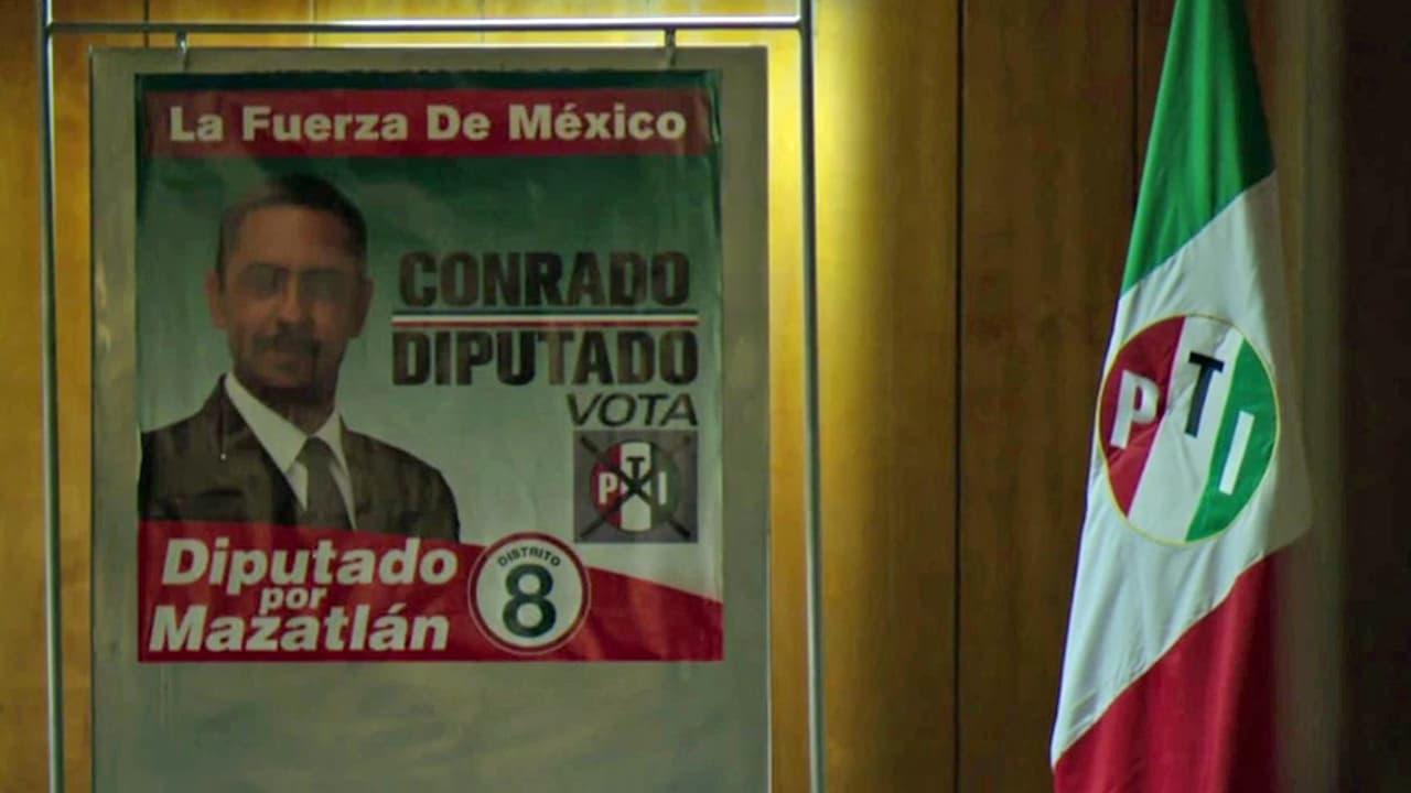 Al inicio de la segunda temporada de la serie '
<b><a href="http://www.univision.com/series/el-chapo" target="_blank">El Chapo</a></b>', en el año 2000, ‘
<b><a href="http://www.univision.com/series/el-chapo/humberto-busto-es-don-sol-en-el-chapo" target="_blank">Don Sol</a></b>’ se encuentra en plena campaña electoral y busca convertirse en Diputado del Distrito VI de Mazatlán por el Partido Revolucionario, “la Fuerza de México”.