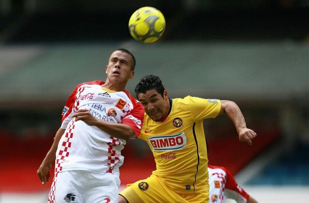 Tecos era amo y señor del partido hasta que, en una desconcentración, Bareiro se hace expulsar en un balón dividido.