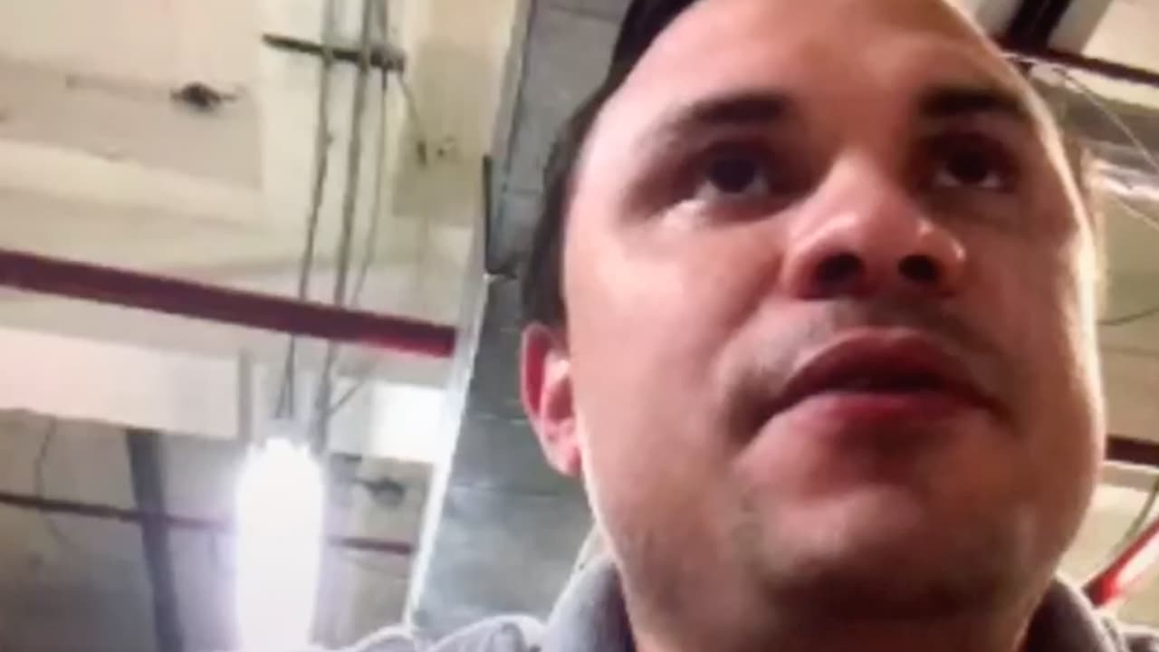 “Son muy valientes, cada vez que nosotros tenemos que ir a algún lugar donde se han dado casos de coronavirus, hasta el momento nadie me ha dicho que no”, indicó Víctor Escobar supervisor de la compañía.