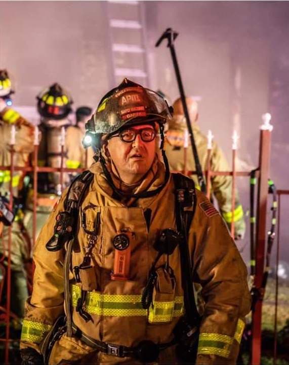 El veterano bombero de San Antonio, Greg Garza, falleció este martes tras ser atropellado por un vehículo.