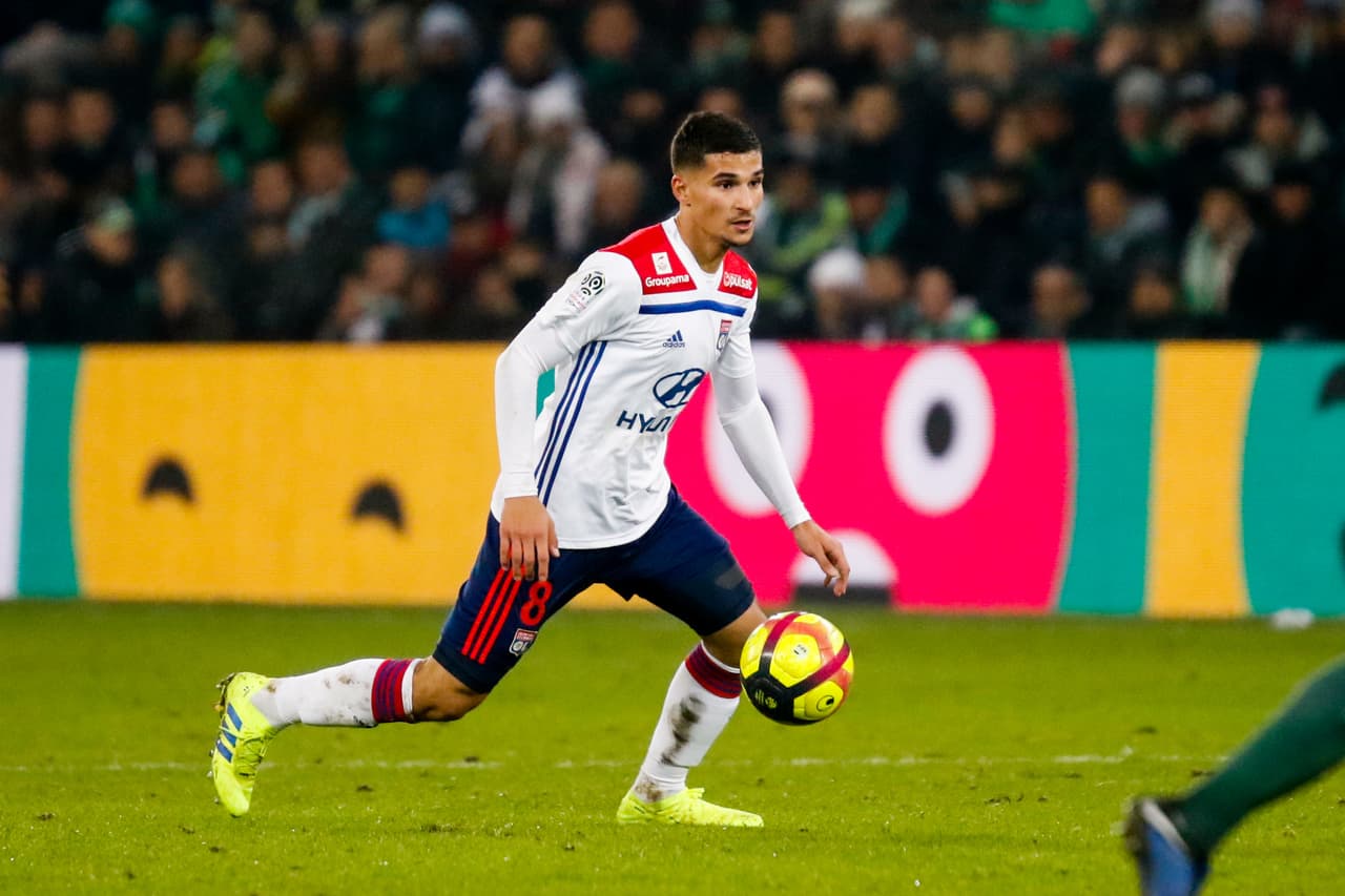 Mediocampista: Houssem Aouar (Lyon) - 39.9 millones de dólares cuando tenía 18 años.